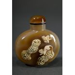 Fein geschnittene Achat Lagenstein Snuffbottle "Haselmaus (?), Schmetterling und Erdnüsse" im Hochr