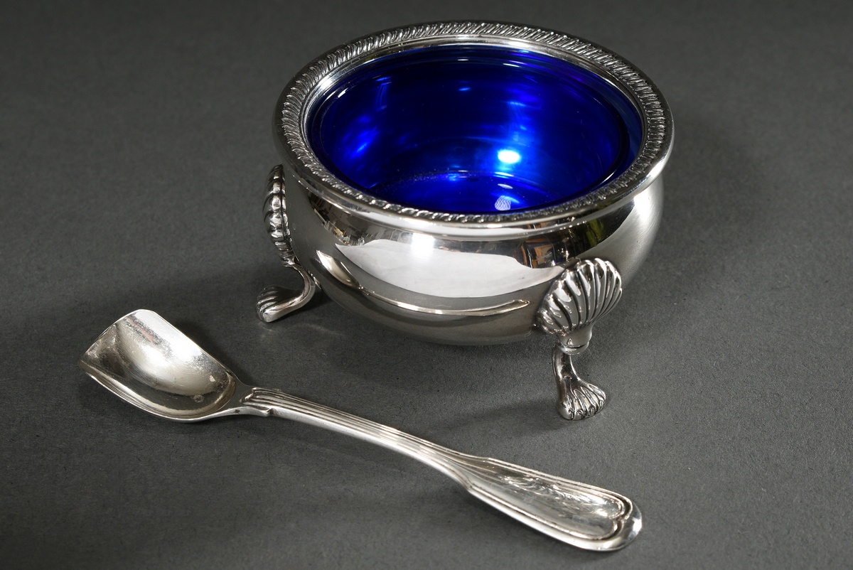 Round English salver on three feet with blue glass inset, manufact. Fisher Silversmiths, 20th c., s