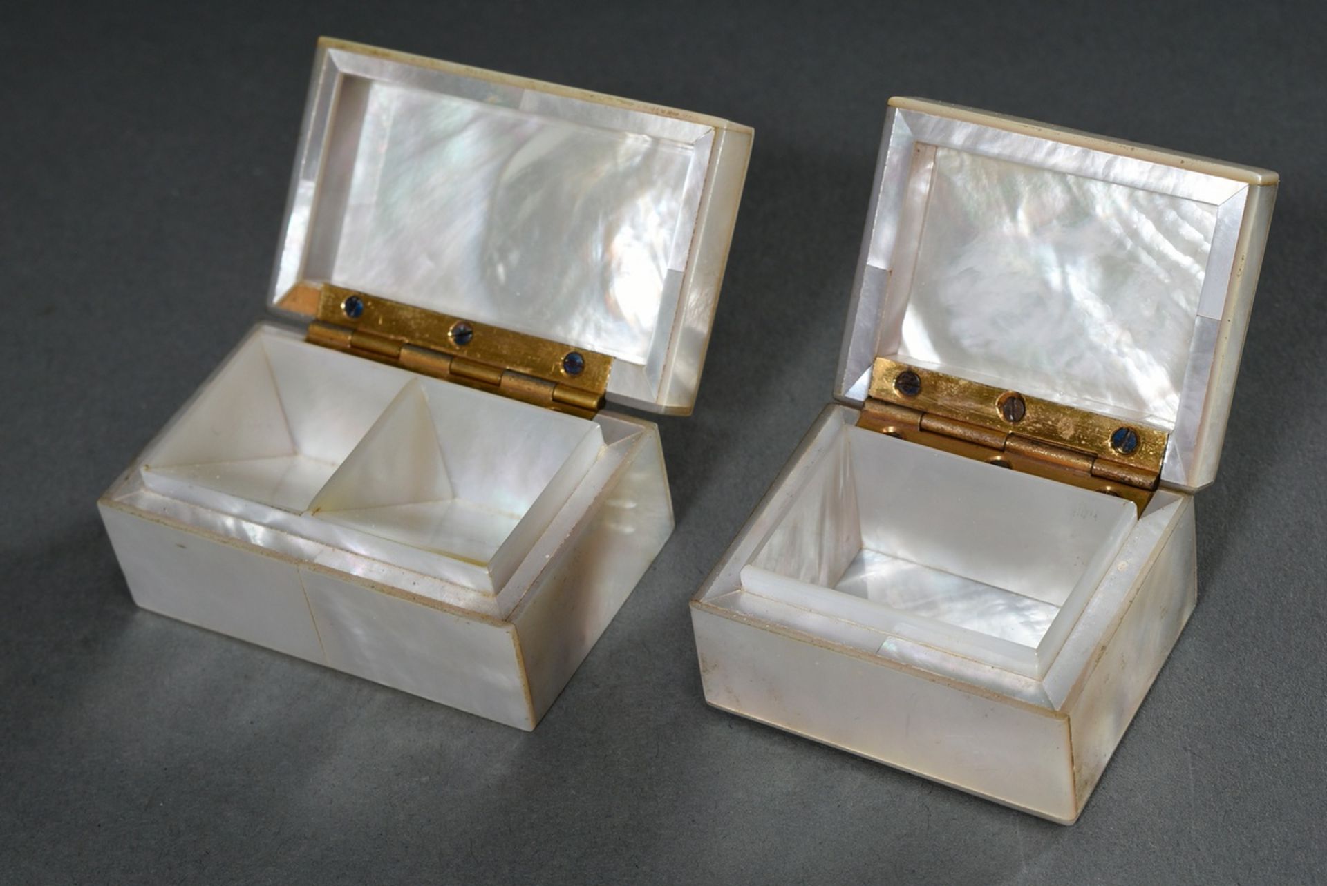 3 Various pieces: 2 mother-of-pearl boxes for stamps (2,5x4,5x4/2,5x6x4cm) and shell wallet with me - Image 4 of 7