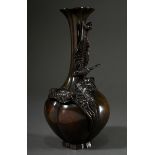 Genryusai Seiya, Bronze Vase mit vollplastischem "Blumen- und Vogeldekor", am Boden sign. "Seiya ch