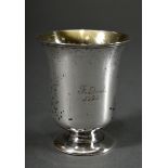 Kleiner Becher auf Fuß mit gravierter Widmung „Friedrich 1823“, MZ undeutlich, 19.Jh., Silber parti