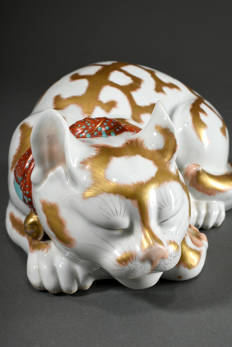 Large Kutani figure "Sleeping Cat" with bells, porcelain colour painted and gilded, Japan probably  - Image 3 of 4