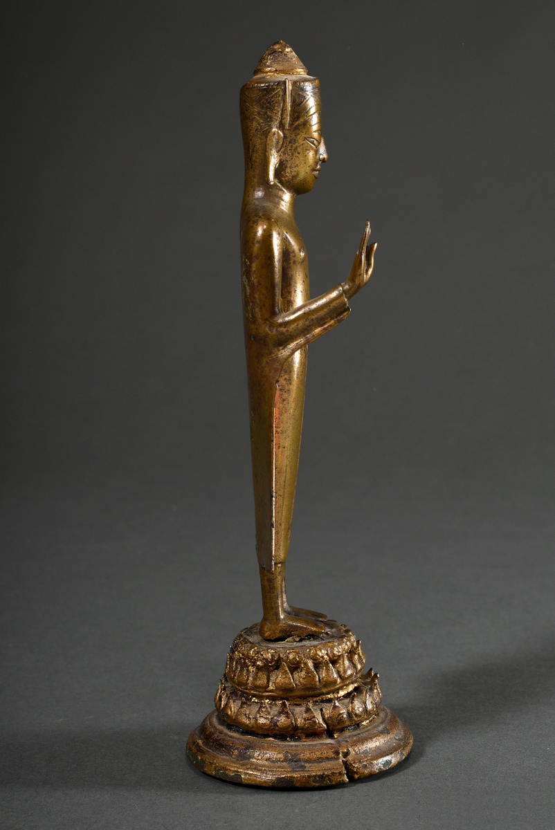 Brass figure "Standing Buddha on a lotus base" in Ayutthaya style, Thailand 16th/17th century, h. 2 - Image 3 of 6