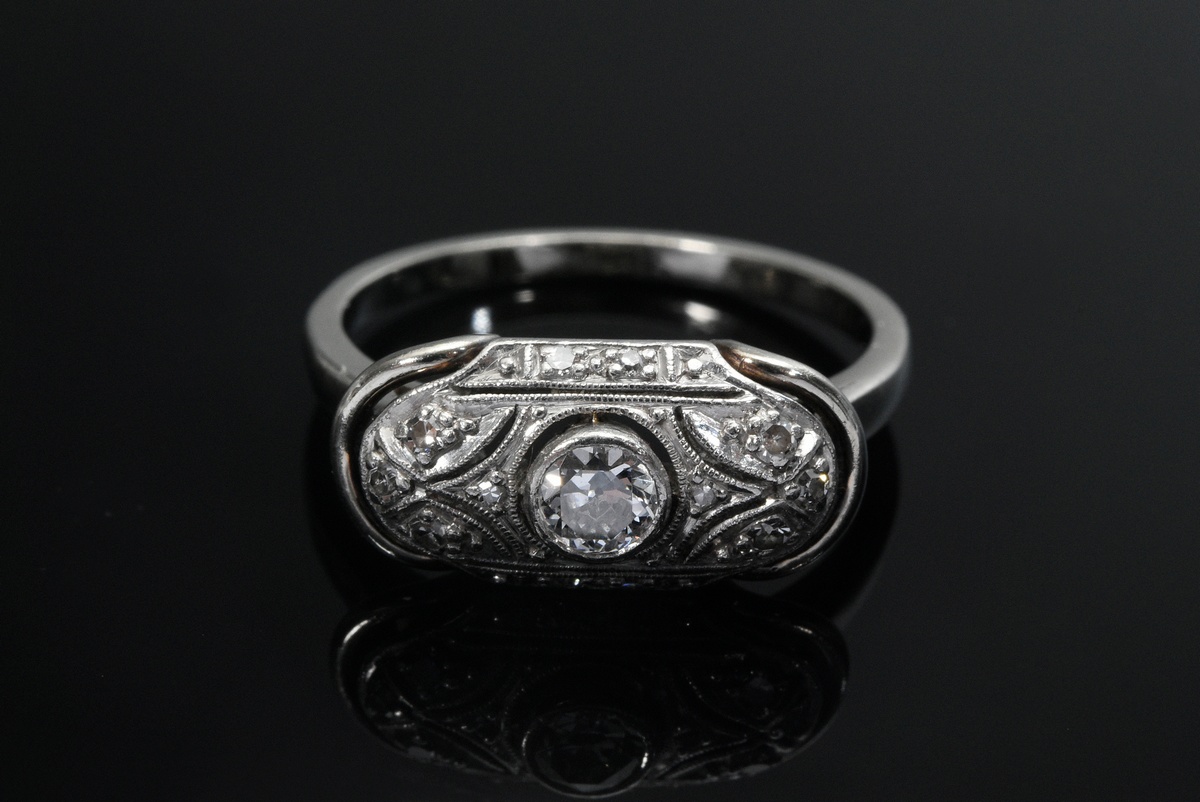 White gold 585 ring with old cut diamond (ca. 0.20ct/SI/TCR) and small octagonal diamonds, circa 19 - Image 3 of 4