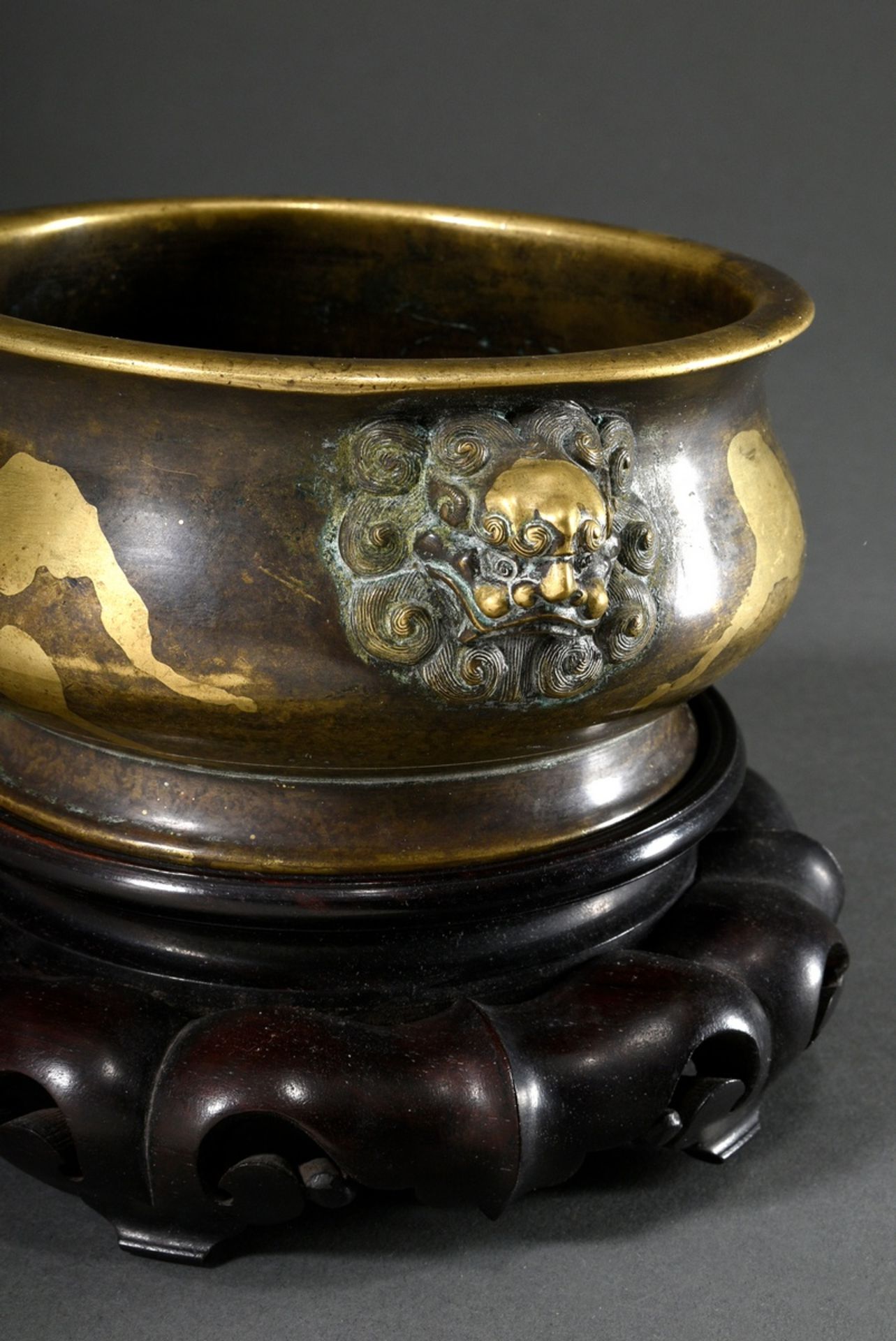 Bronze censer with gold-plated decoration and finely worked lion heads, Qianlong seal mark, on late - Image 2 of 9