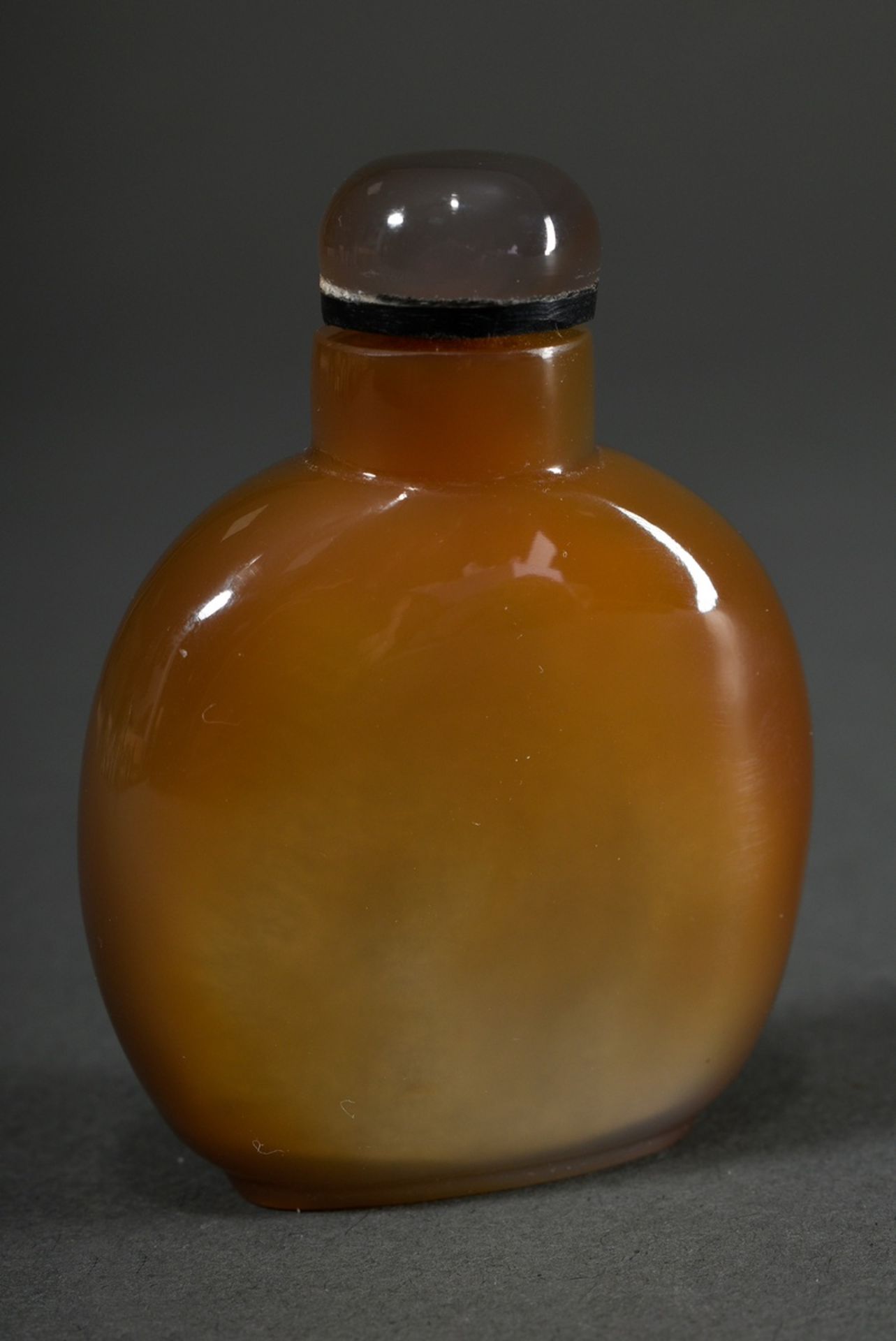 Finely cut chalcedony layer stone snuffbottle "grasshopper and peanuts" in high relief, thin-walled - Image 2 of 4