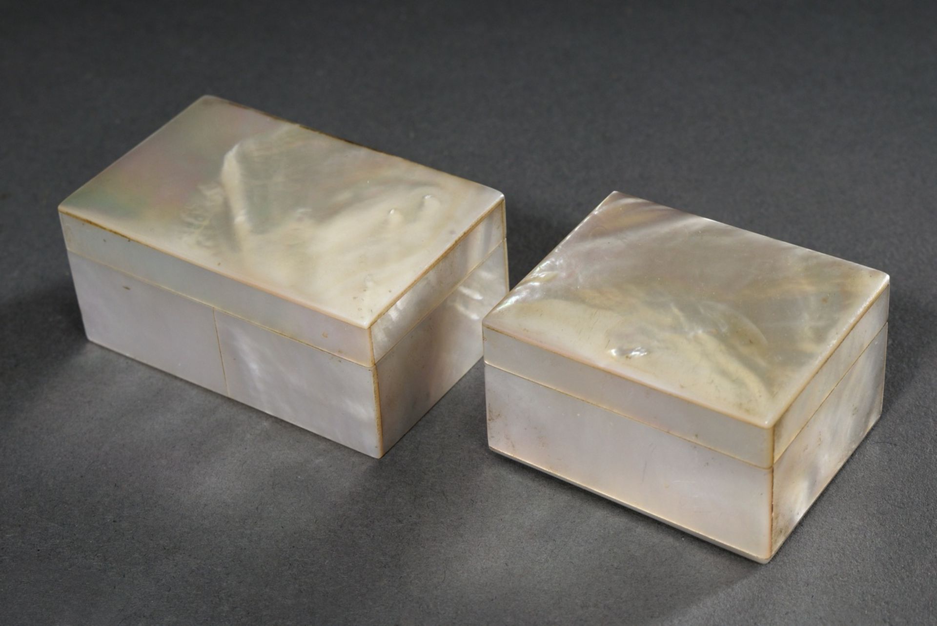 3 Various pieces: 2 mother-of-pearl boxes for stamps (2,5x4,5x4/2,5x6x4cm) and shell wallet with me - Image 2 of 7