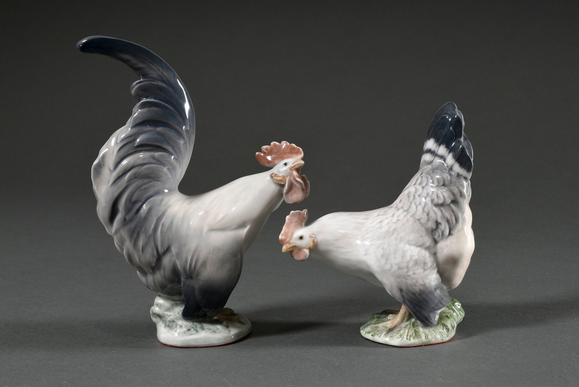 4 Various Royal Copenhagen figurines "Chickens" with polychrome underglaze painting, model no. 1024 - Image 2 of 7