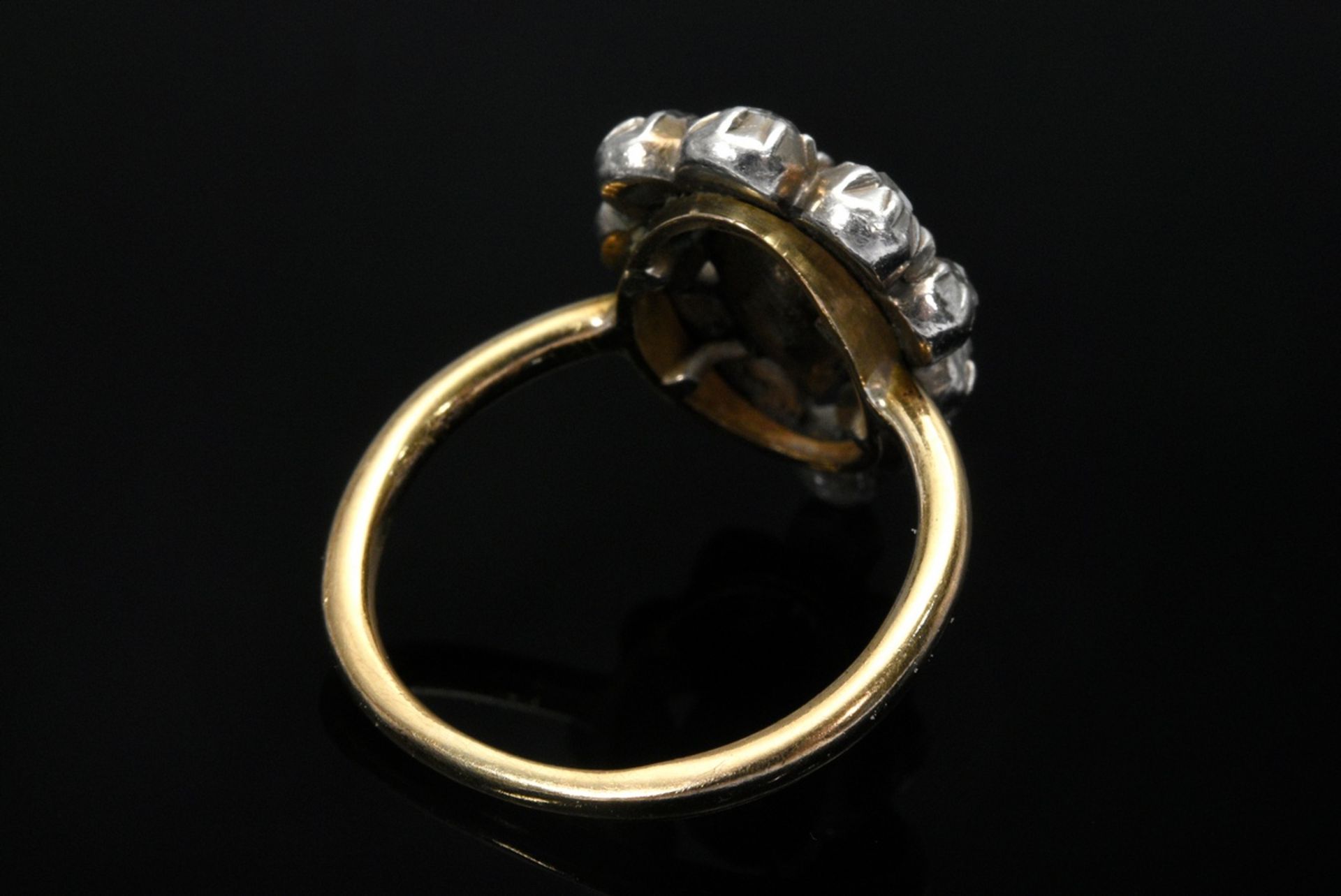 Gelbgold 750 Ring mit antikem Tropfen Silberelement und Diamantrosen (zus. ca. 0.45ct/SI-P2/CR-B),  - Bild 4 aus 4