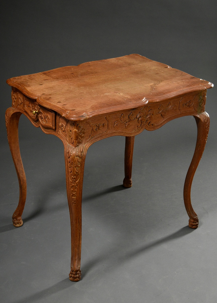 Small oak baroque table with curved top and legs as well as floral carved rack and 2 drawers in the - Image 2 of 5