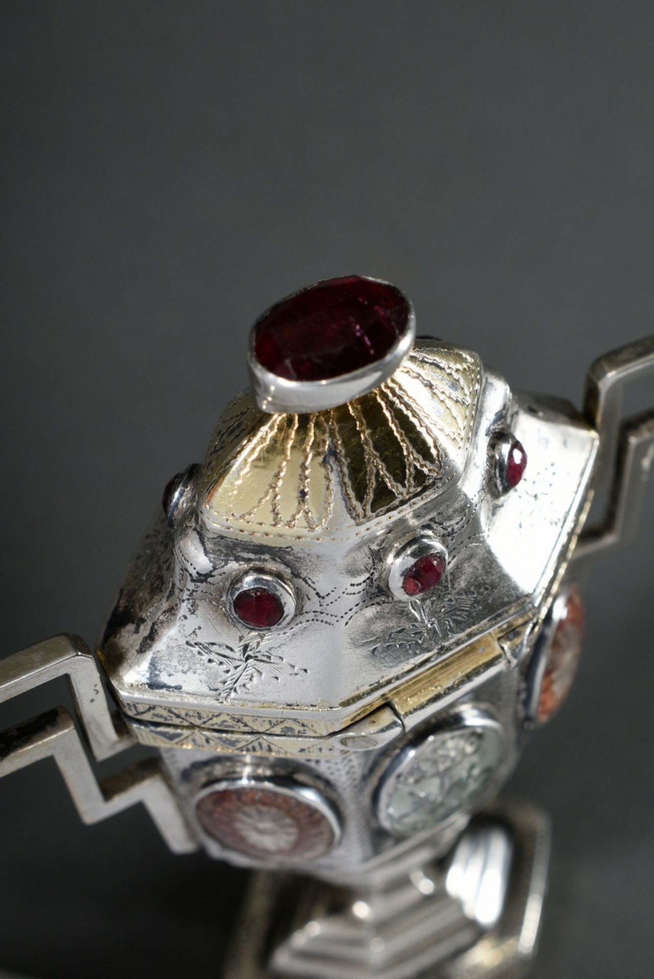 Danish smelling-box "Hovedvandsæg" in vase form with side handles, foiled glass medallions and red  - Image 3 of 7