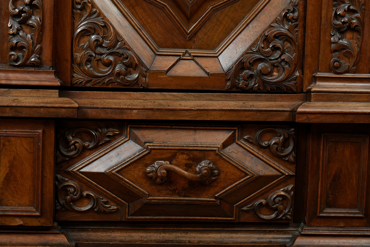 Hamburg hall cupboard, so-called "Schapp" with rich partly fully plastic rocaille, tendril and figu - Image 6 of 21