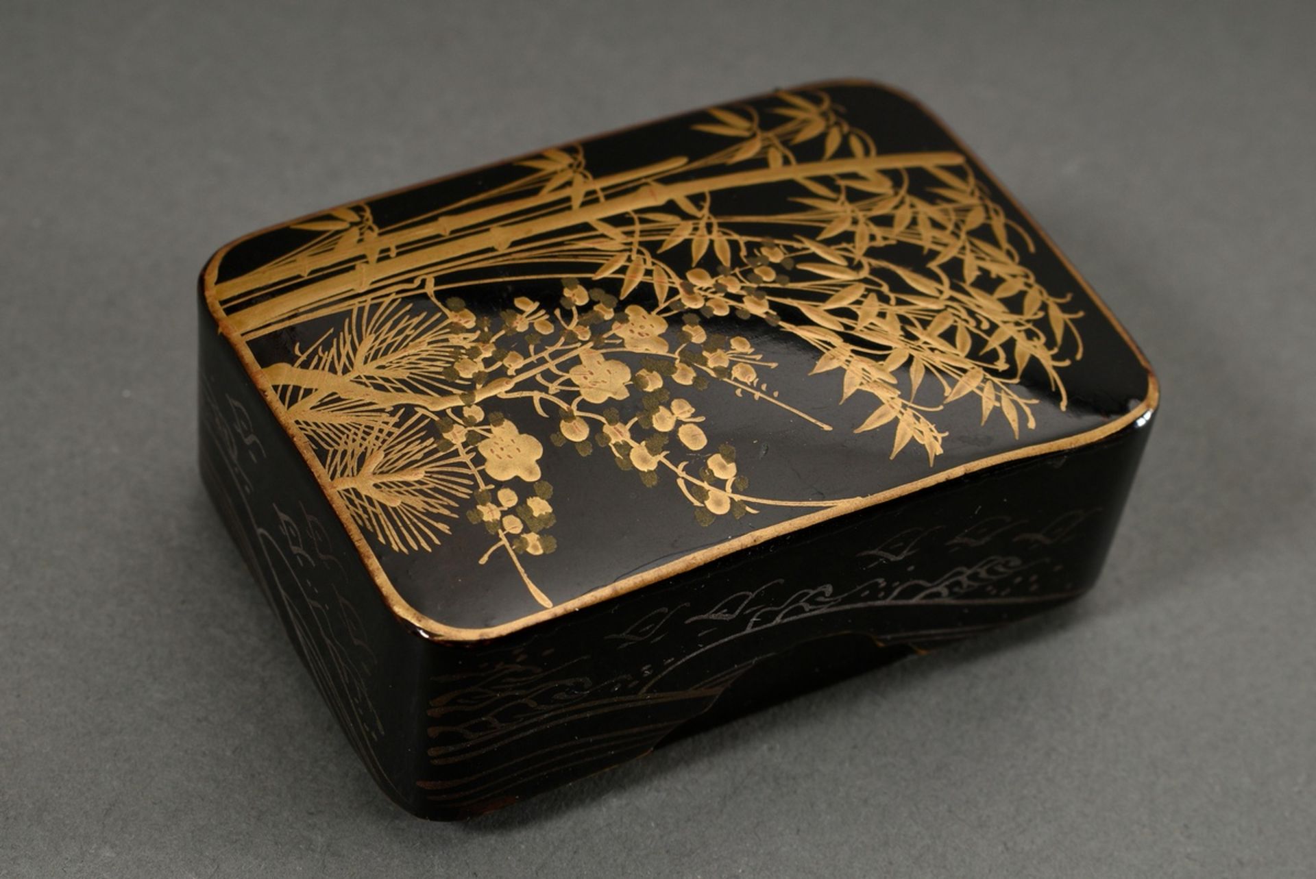 7 Various lacquer objects with takamaki-e gold decoration, Japan Meiji and Showa period: lacquer bo - Image 5 of 7