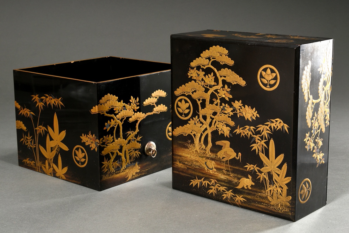 Large lacquer box with Takamaki-e decoration in gold and SIlber "Cranes and dragon turtles in garde