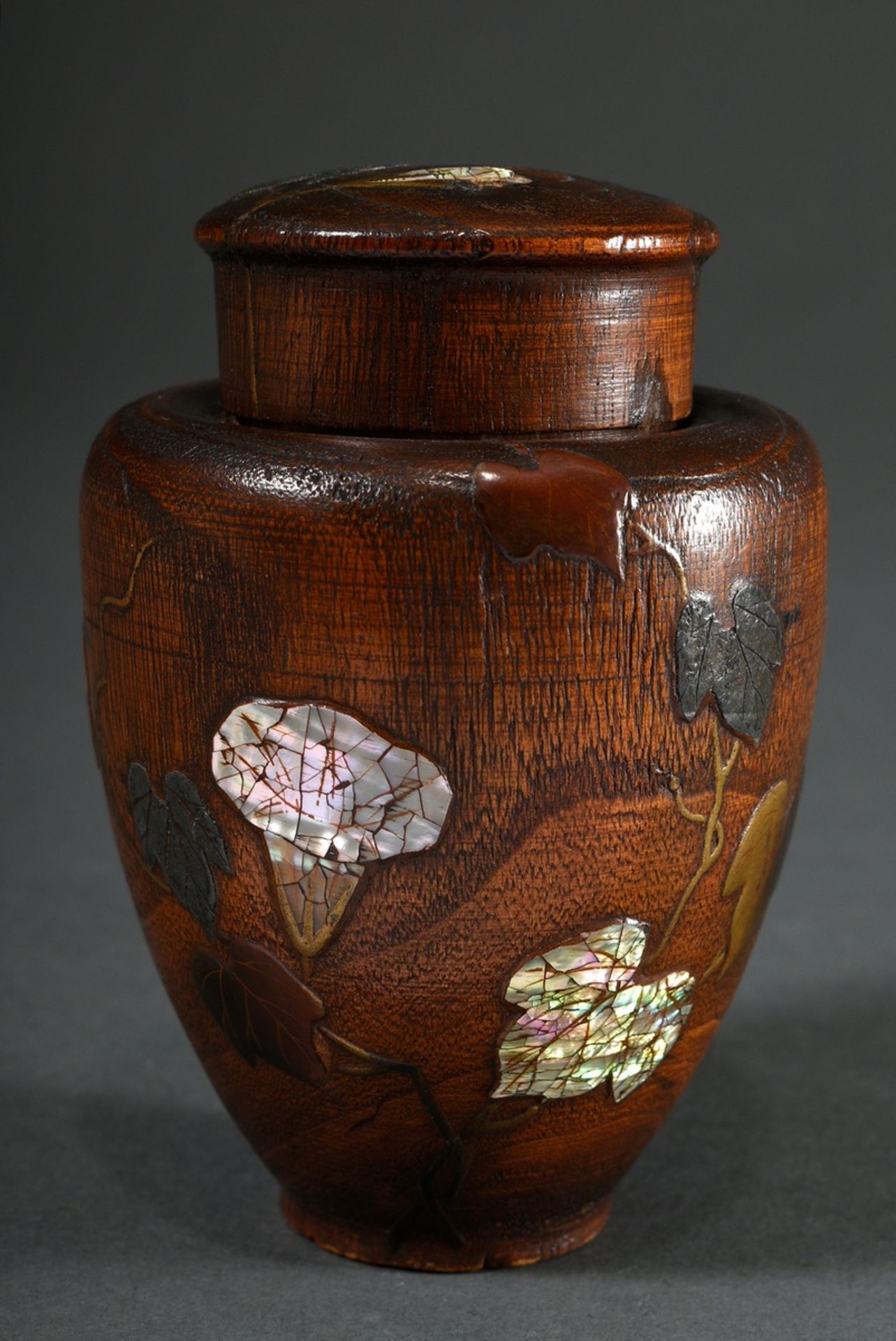 Japanese bamboo "Natsume" tea caddy with Takamaki-e lacquer decor and mother-of-pearl inlays "winch