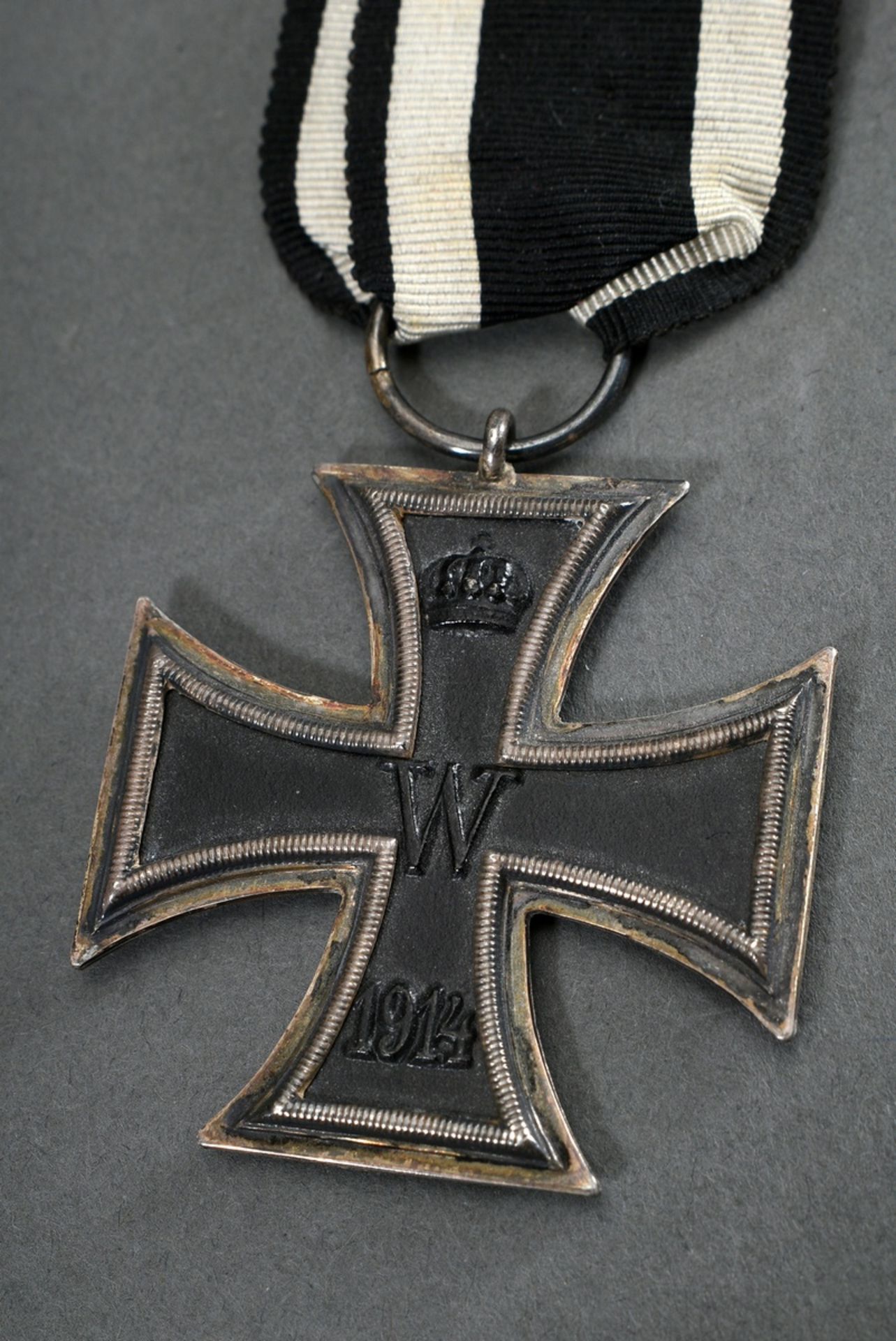 5 Various parts of medals and decorations: 1 Iron Cross 2nd class with ribbon (4,2x4,2cm), 1 Red Cr - Image 5 of 8