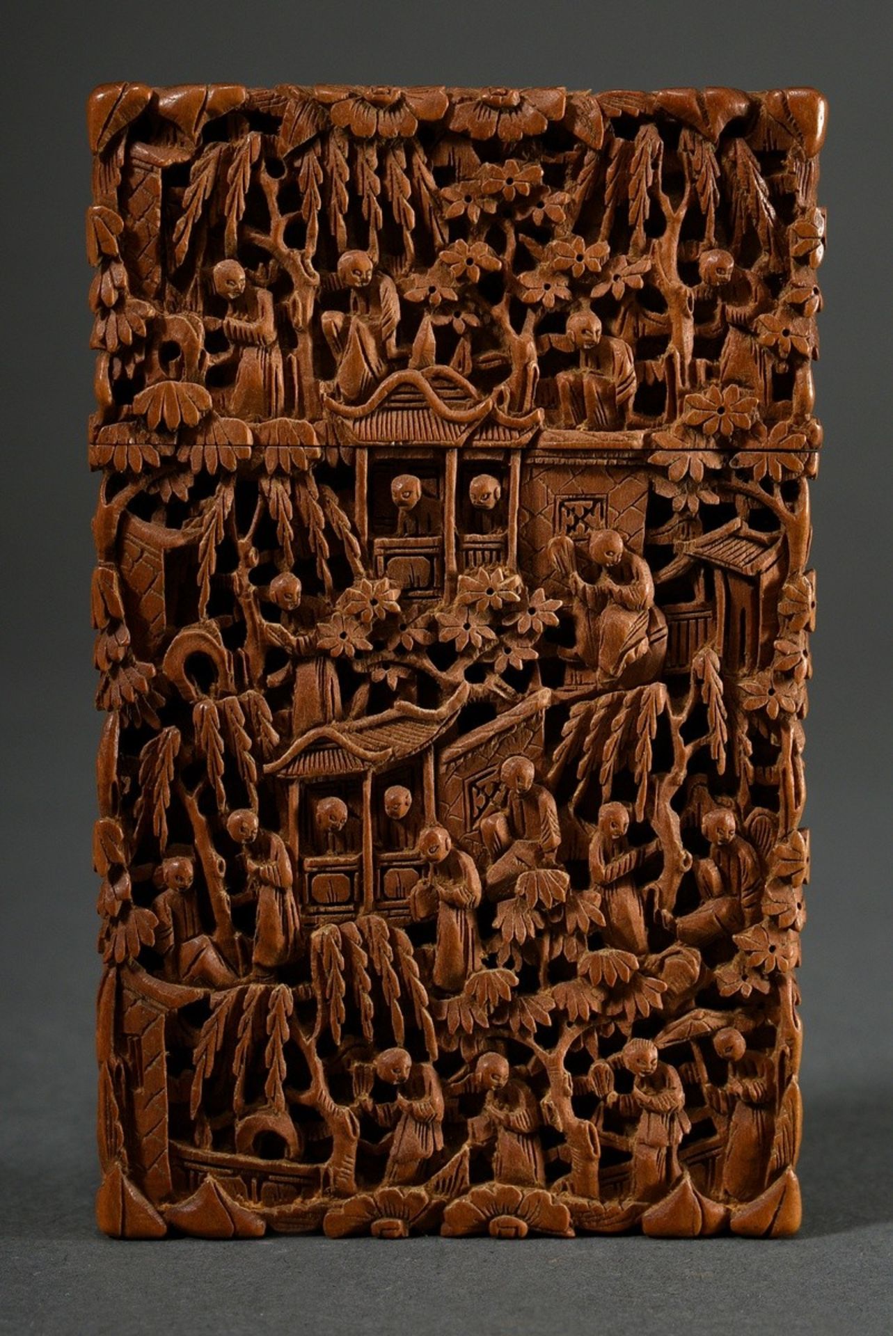 Finely carved boxwood business card case "Garden Scene" China, Canton late Qing dynasty, 11x6,8x1,4 - Image 3 of 5