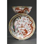 2 Diverse Teile chinesisches Porzellan: Schale (H. 7cm, Ø 16,8cm) und Teller (Ø 18,8cm) mit polychr