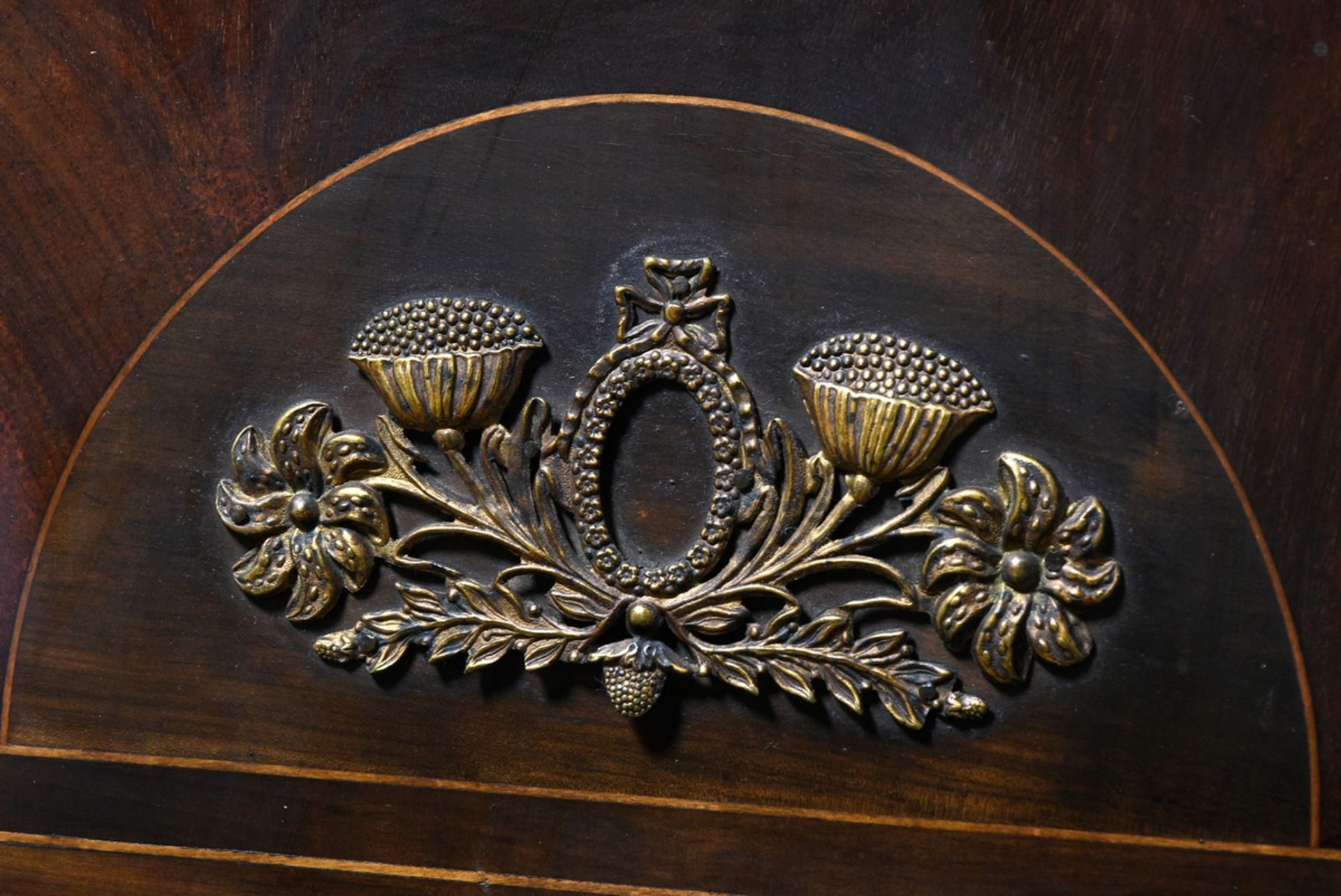 Biedermeier console mirror with floral brass rosettes and fittings on a mahogany frame with ebonise - Image 3 of 8