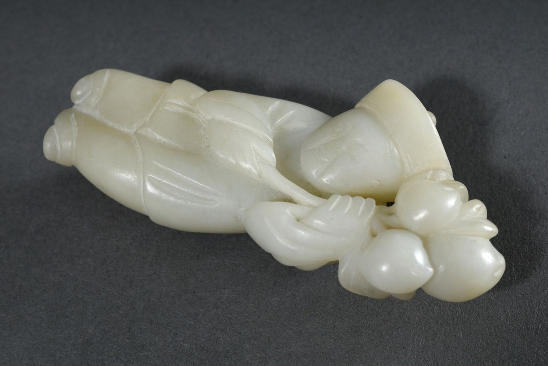 Celadon jade figure "Boy with peaches", China probably Qing Dynasty, on the back adhesive label "Sa - Image 2 of 5