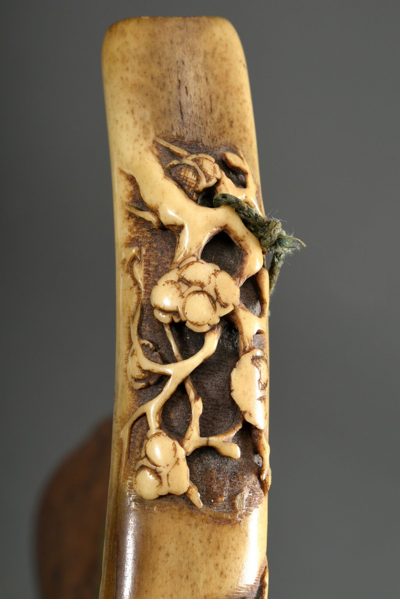 Stag's horn kiseruzutsu with relief carving "Samurai with lance under cherry branch" and leather ta - Image 4 of 5