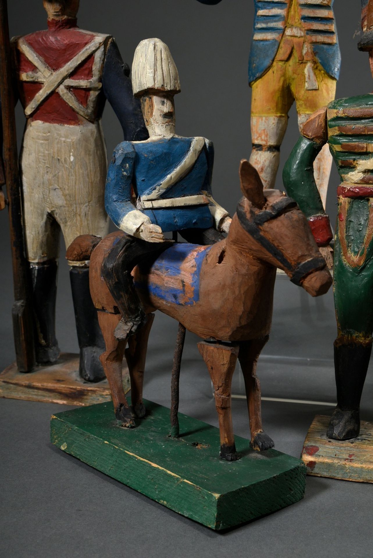 9 Various naive figures from Val Gardena "Soldiers in different uniforms from the Napoleonic Wars"  - Image 5 of 13