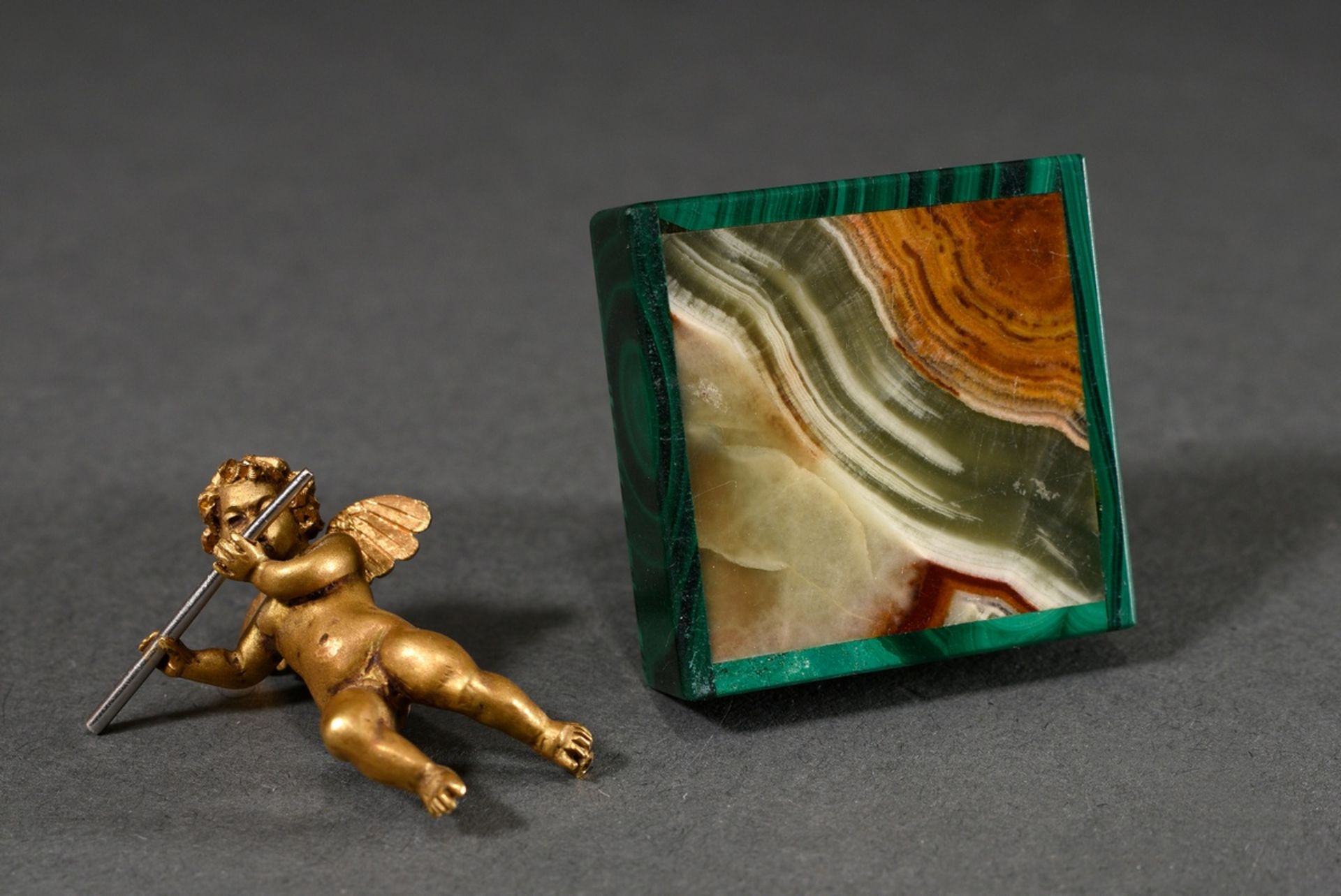 Yellow gold 750 miniature figure "Dancing Cupid with transverse flute" on eyelet on base covered wi - Image 6 of 6