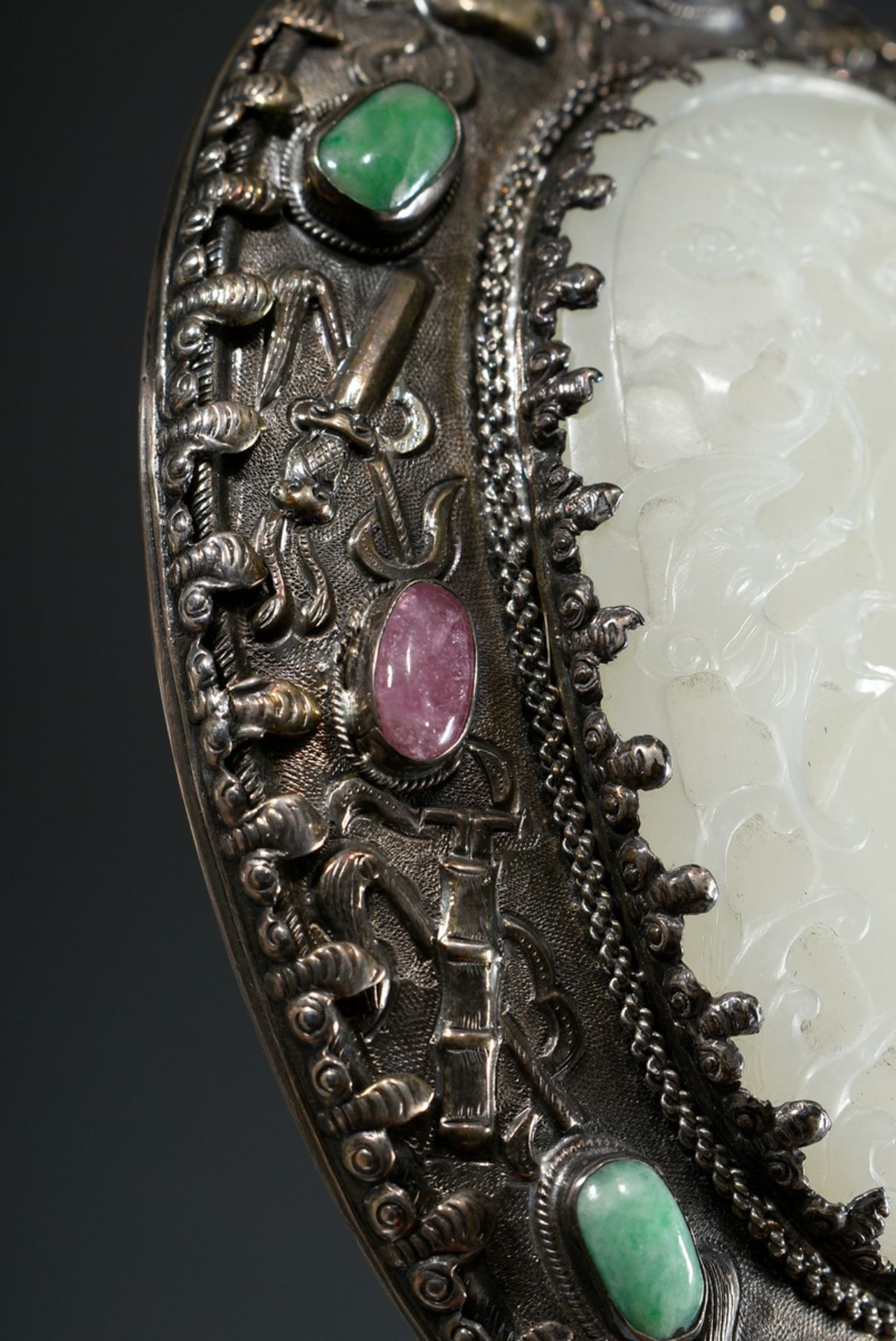 Chinese silver hand mirror with incorporated fine light hetian jade plaque with raised relief "flow - Image 5 of 9