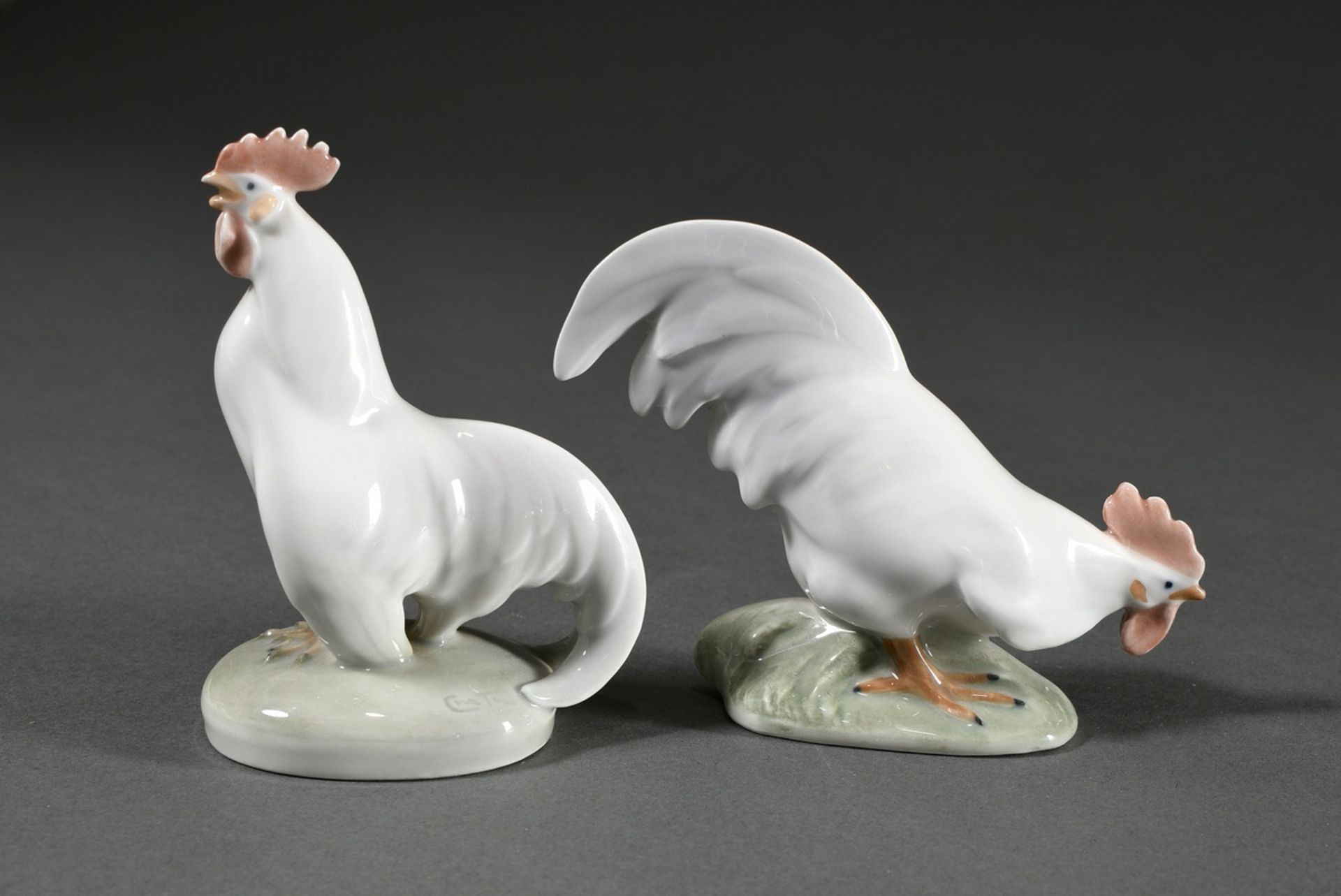 4 Various Royal Copenhagen figurines "Chickens" with polychrome underglaze painting, model no. 1024 - Image 6 of 7