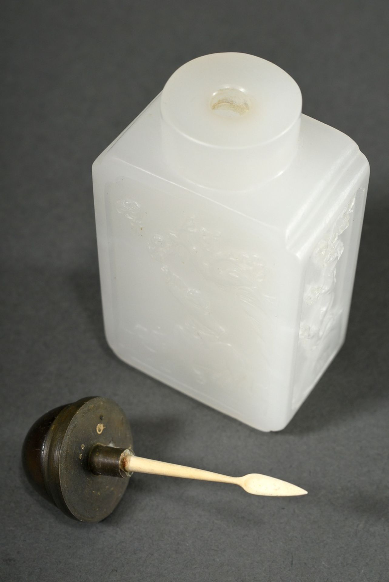 Fine white jade snuffbottle, all around with delicately cut relief scenes "Rocks, pines, bamboo, sc - Image 3 of 4