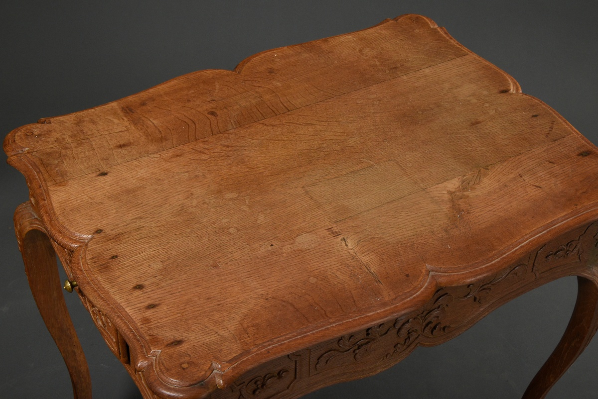 Small oak baroque table with curved top and legs as well as floral carved rack and 2 drawers in the - Image 3 of 5