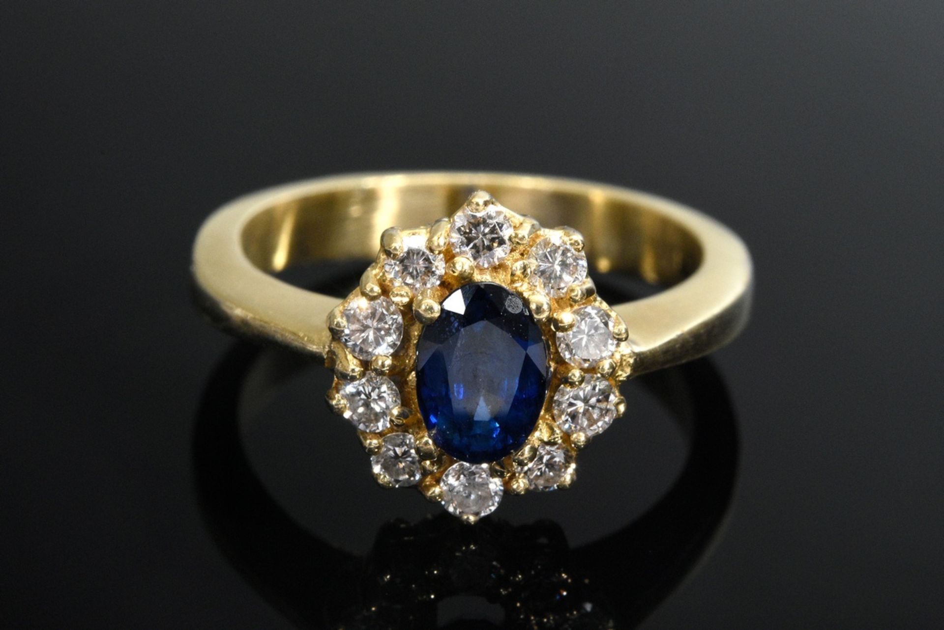 Gelbgold 750 Entourage Ring mit facettiertem Saphir (ca. 0.55ct) in Brillantlünette (zus. ca. 0.35c - Bild 3 aus 4