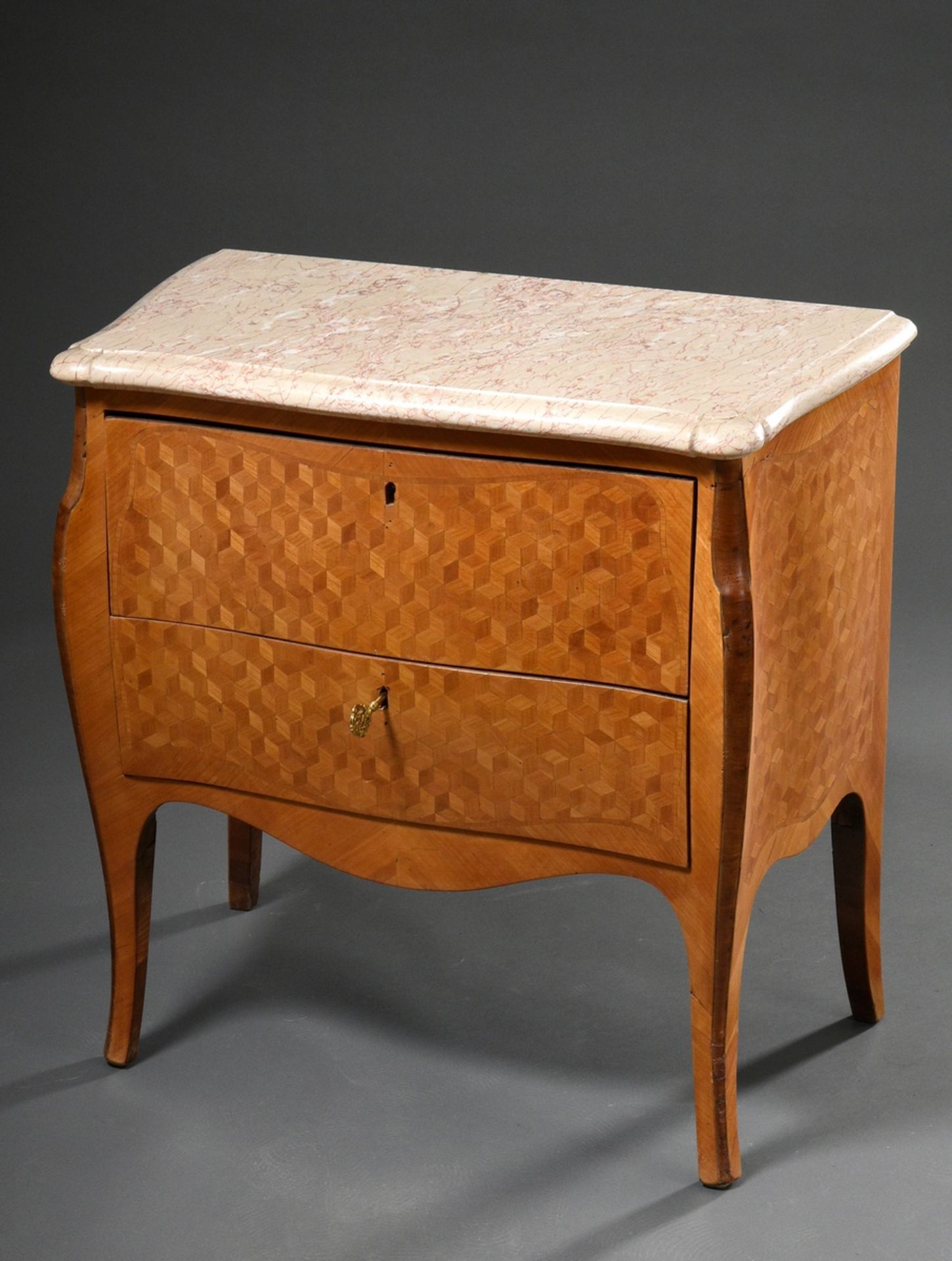 Small Louis XV chest of drawers with a two-bay optically marquetry corpus on curved legs with a lig