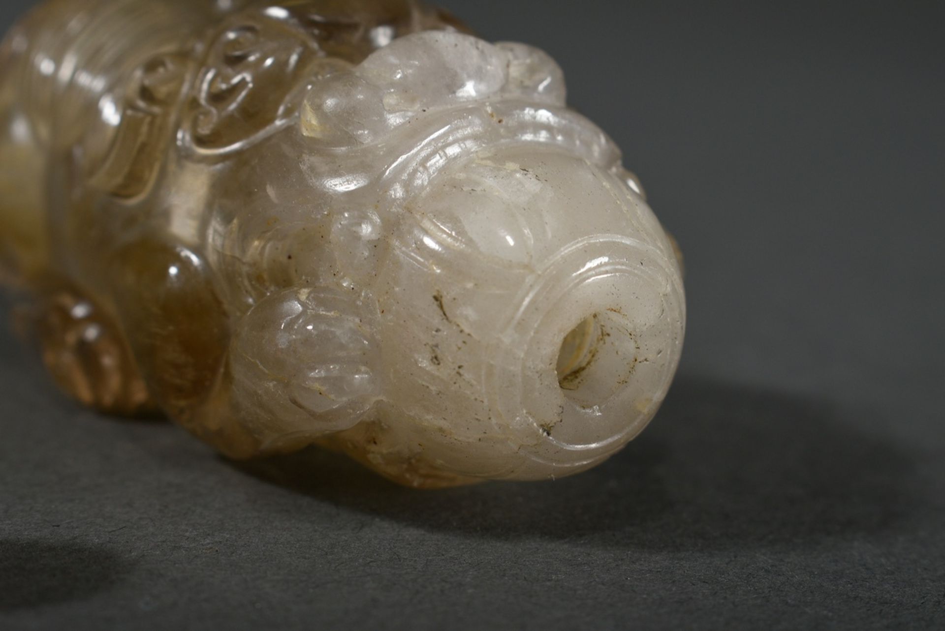 Fine sculpted rock crystal snuff bottle "Fo lion with ball in mouth", stopper with coral cabochon,  - Image 6 of 7