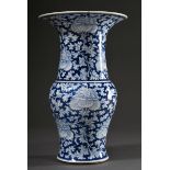 Chinesische Porzellan Gu Vase mit floralem Blaumalerei Dekor "Blüten und Ranken", China Qing Dynast