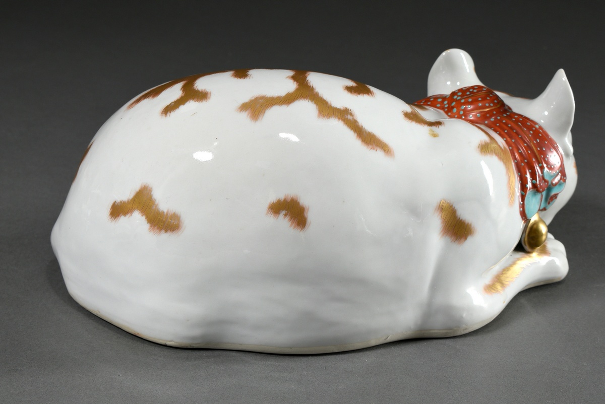 Large Kutani figure "Sleeping Cat" with bells, porcelain colour painted and gilded, Japan probably  - Image 2 of 4