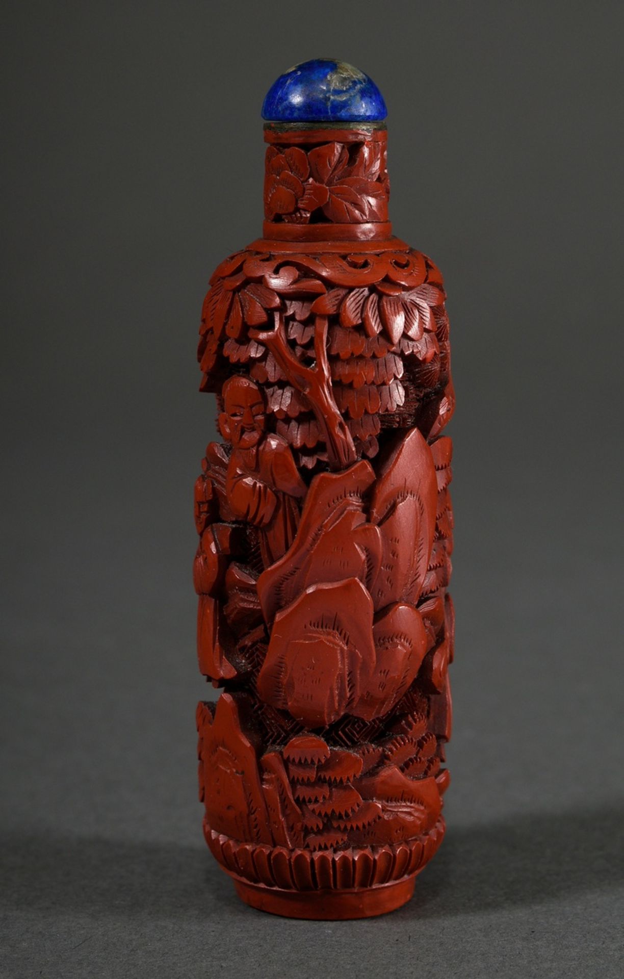 Red carved lacquer snuff-bottle "Scholars with pupils in a wooded mountain landscape", finely execu - Image 2 of 5