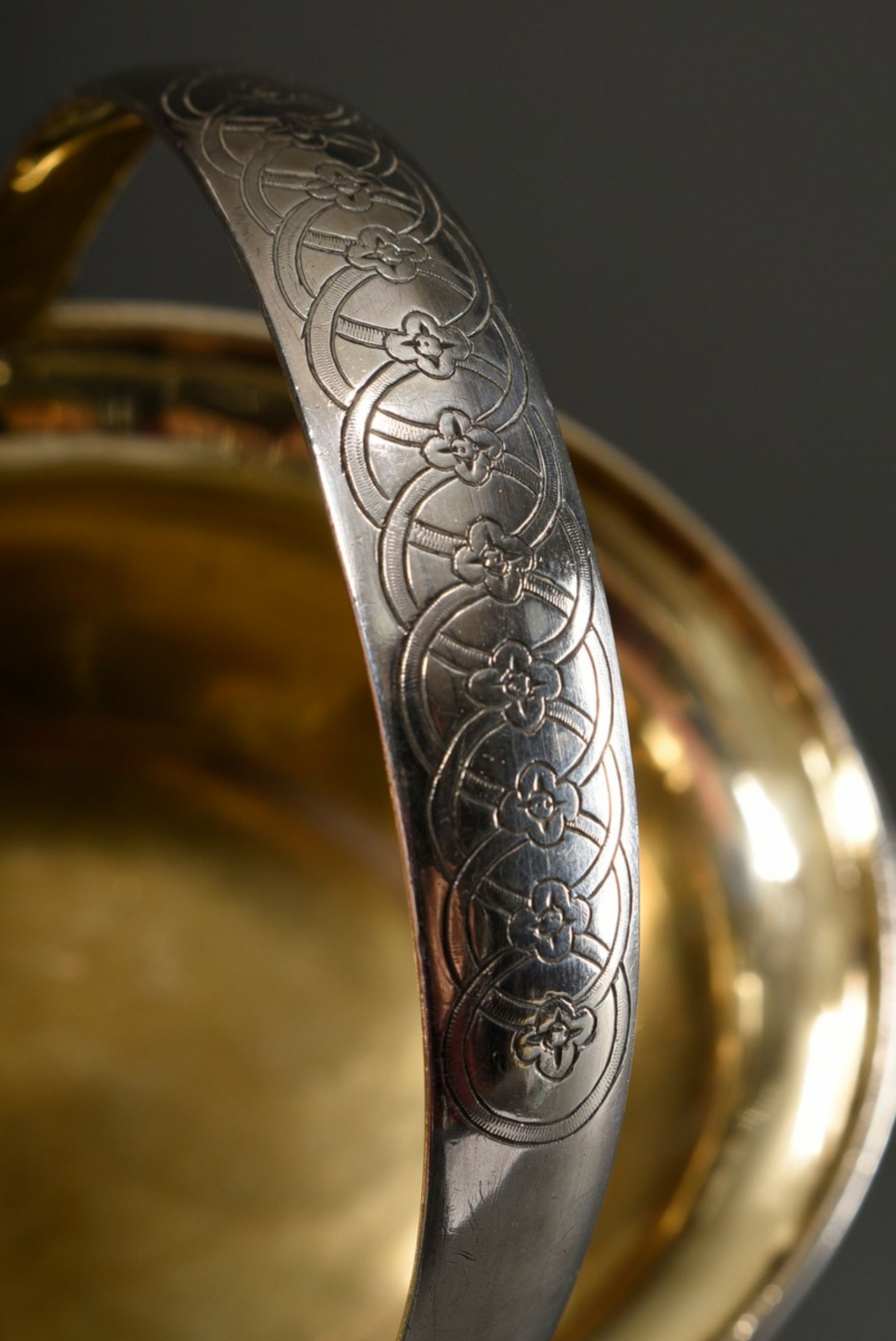 Oval Russian sugar basket with engraved floral frieze and folding handle, with enamelled spoon, MM: - Image 3 of 7