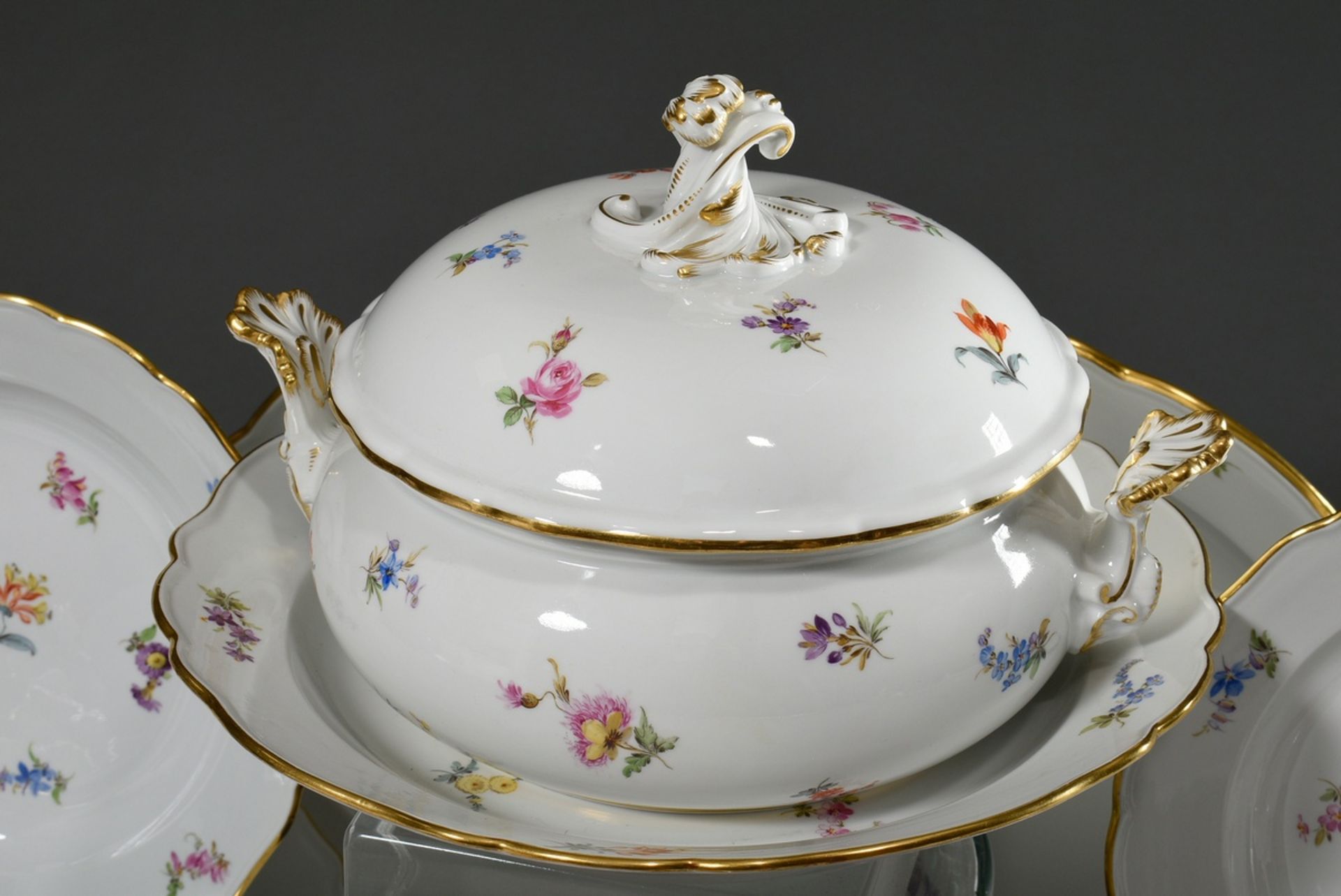 79 Teile Meissen Speiseservice "Streublümchen" mit Goldrand, um 1900, bestehend aus: 25 flache Tell - Bild 5 aus 8