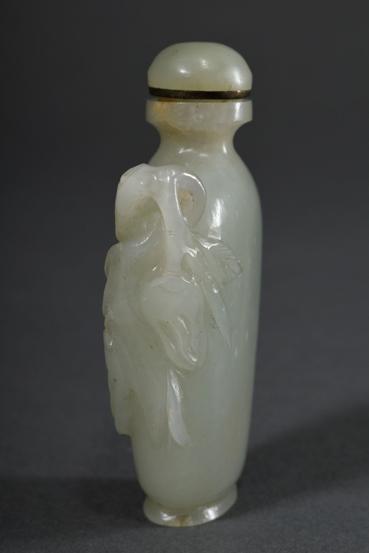 Seladon jade snuffbottle with "flower and leaf decoration" in high relief, China probably Qing dyna - Image 3 of 5