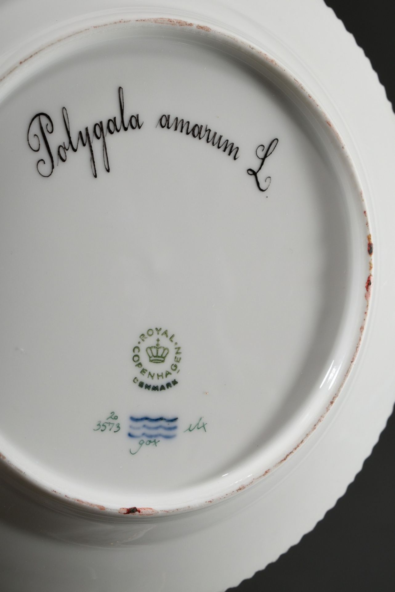 2 Royal Copenhagen "Flora Danica" Frühstücksteller mit polychromer Bemalung im Spiegel und goldstaf - Bild 6 aus 7