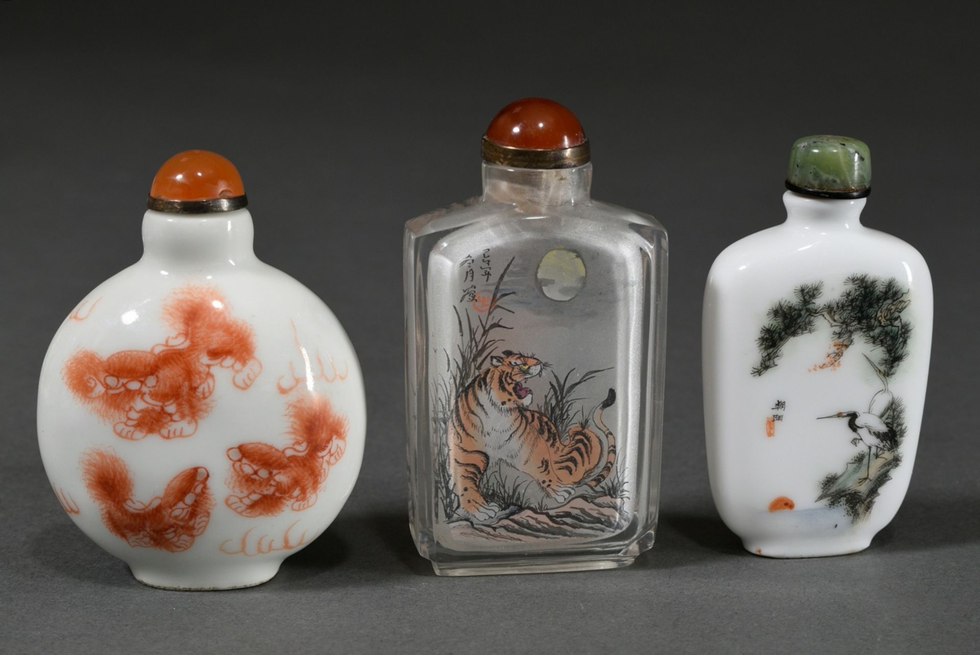 3 Various snuffbottles: Porcelain with Fo lion decoration, 4-character Qianlong mark / White opaque - Image 2 of 5