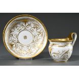 KPM Empire Tasse/UT mit reichem ornamental-floralem Golddekor und hochgezogenem Henkel, Campanerfor