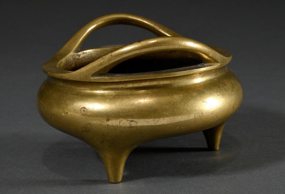 Bronze Tripod Censer with handles swinging out of the rim, base with 16-character Ming mark, h. 9.6 - Image 3 of 6