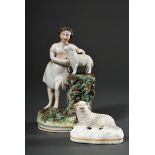 2 Diverse Staffordshire Keramik Figuren "Junge mit Lamm" und "Liegendes Schaf", farbig staffiert, 1