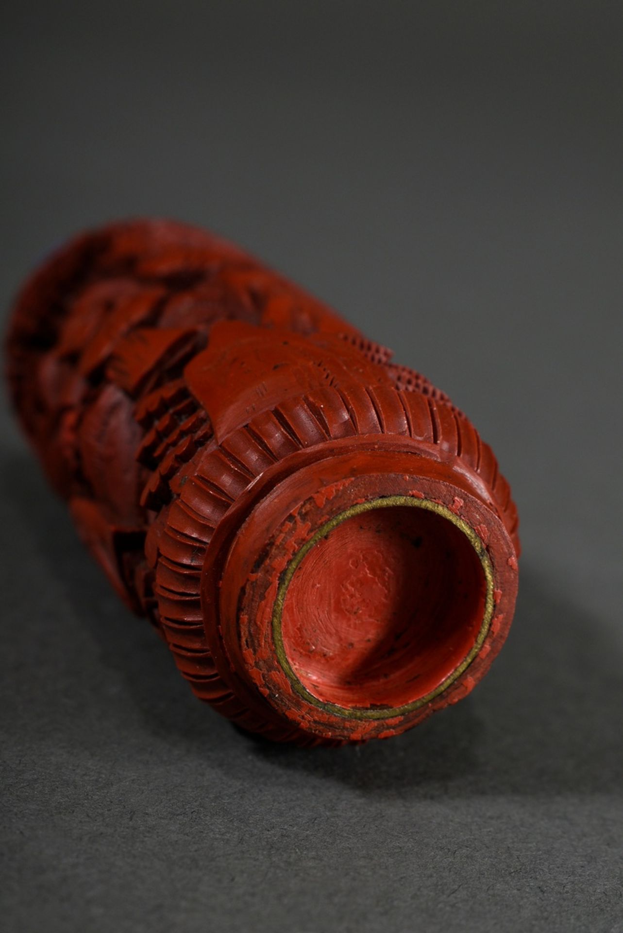 Red carved lacquer snuff-bottle "Scholars with pupils in a wooded mountain landscape", finely execu - Image 5 of 5