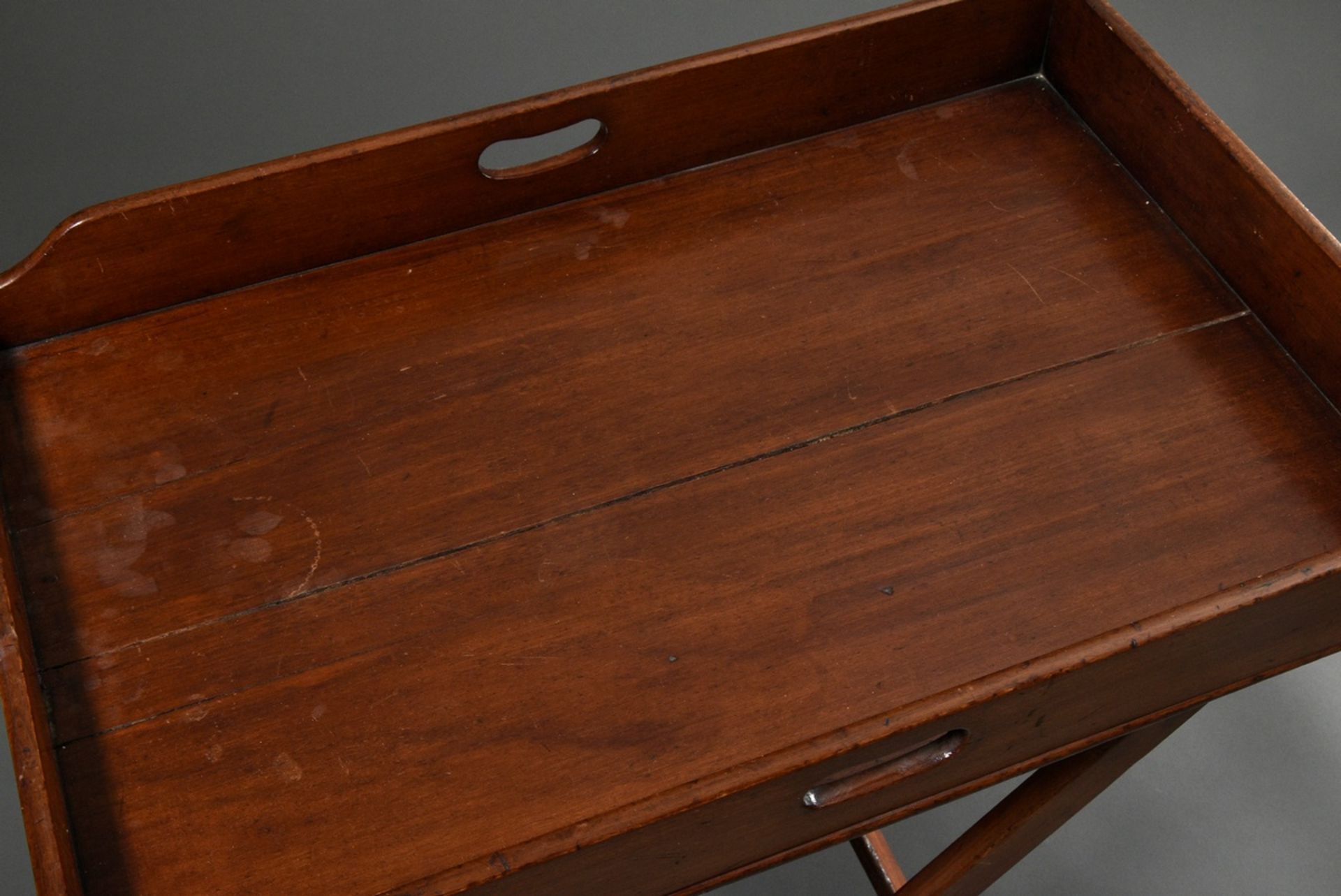 Plain mahogany butlers tray on scissors frame, 85x75x49cm, light water stains - Image 3 of 4