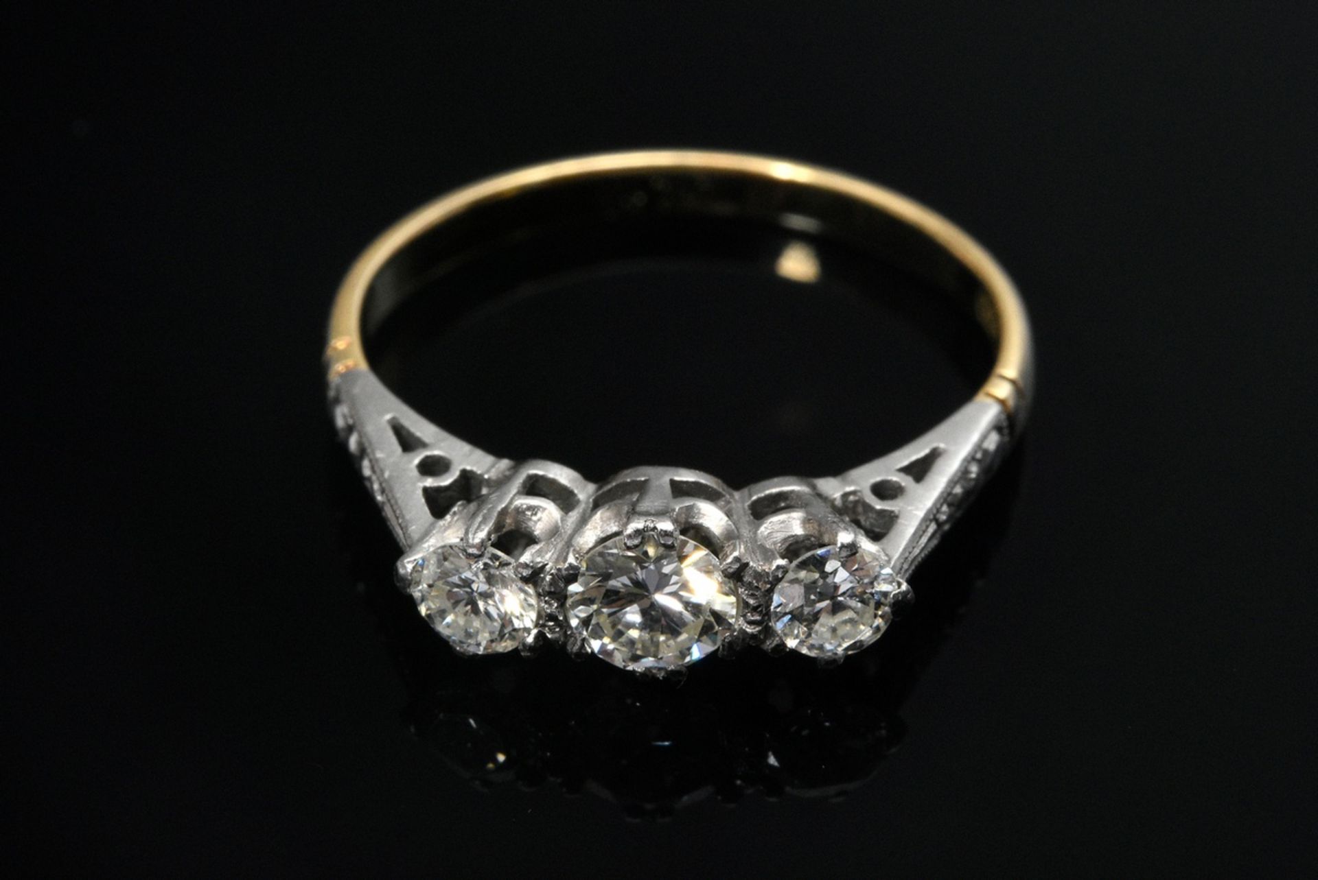 English yellow and white gold 750 trilogy diamond ring (together approx. 0.40ct/SI-P1/C-LY), 1,73g, - Image 3 of 4