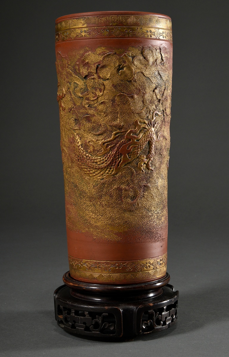 Tokoname terracotta brush cup with gilded relief "Sky Dragon", Japan Meiji period, on wooden stand, - Image 2 of 5