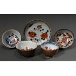 4 Diverse Chinesische Export Imari Schälchen und 1 Unterschale mit verschiedenen floralen Dekoren i